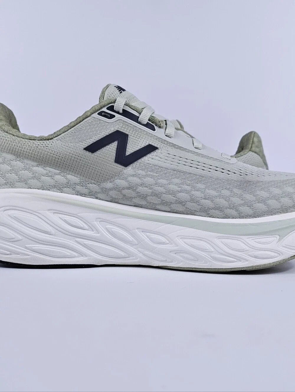 New Balance 1080v14 Womens 9 Wide Max Cushion Road Running Shoes Green White